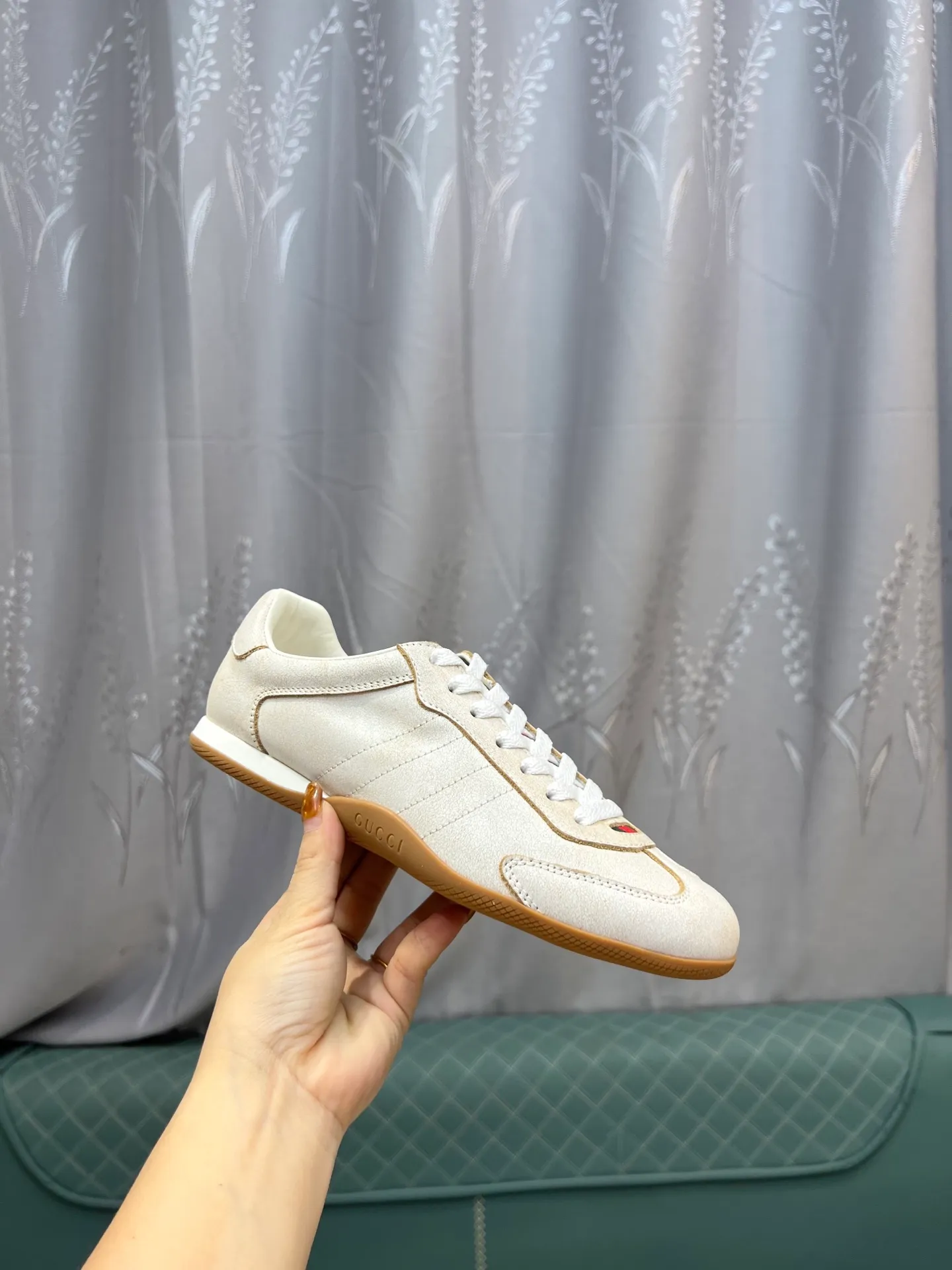 Men's shoes 💰580 Gucci Gucci small dirty shoes full series upgrade, long-term production GG Gucci series old casual small dirty shoes catwalk style ZP developed pure original version... metal double G crystal cylindrical mark... Gucc original pattern webbing... upper color rubbed cowhide matte stitching classic double G cloth, code number: 35-44 (female 41, male 45. Customization is not returnable) Fabric: original custom cowhide Inner: original custom cowhide Feet: original cowhide injection molding. Outsole: original open molding sole. Packaging: original full set of packaging. Color: official website updated simultaneously.